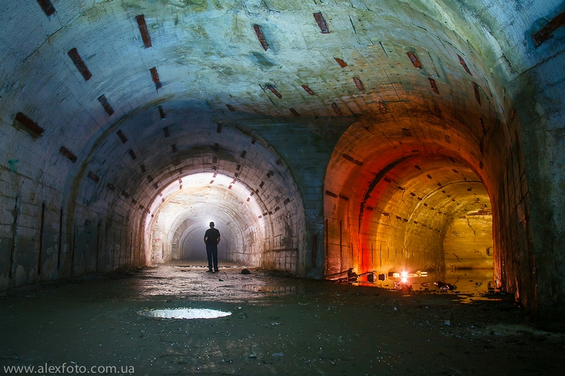 Illustration for article titled Journey into the Dystopian World of Abandoned Soviet Submarine Bases